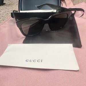 Gucci Elegant Black Women's Sunglasses